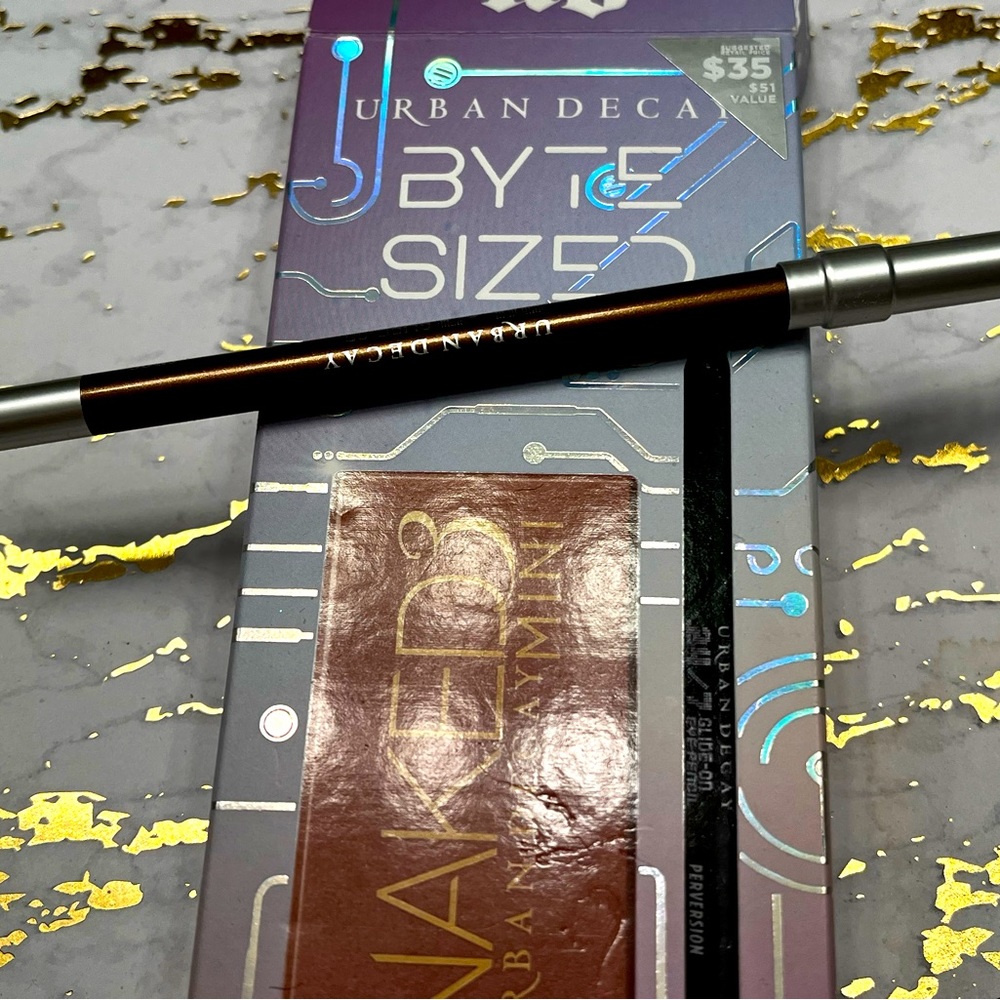 Urban Decay Naked3 Mini Byte Size 2-Piece.